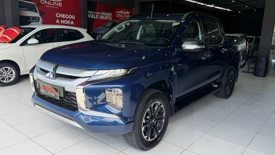 MITSUBISHI L200 TRITON 2.4 16V TURBO DIESEL SPORT HPE CD 4P 4X4 AUTOMÁTICO MITSUBISHI L200 TRITON 2.4 16V TURBO DIESEL SPORT HPE CD 4P 4X4 AUTOMÁTICO